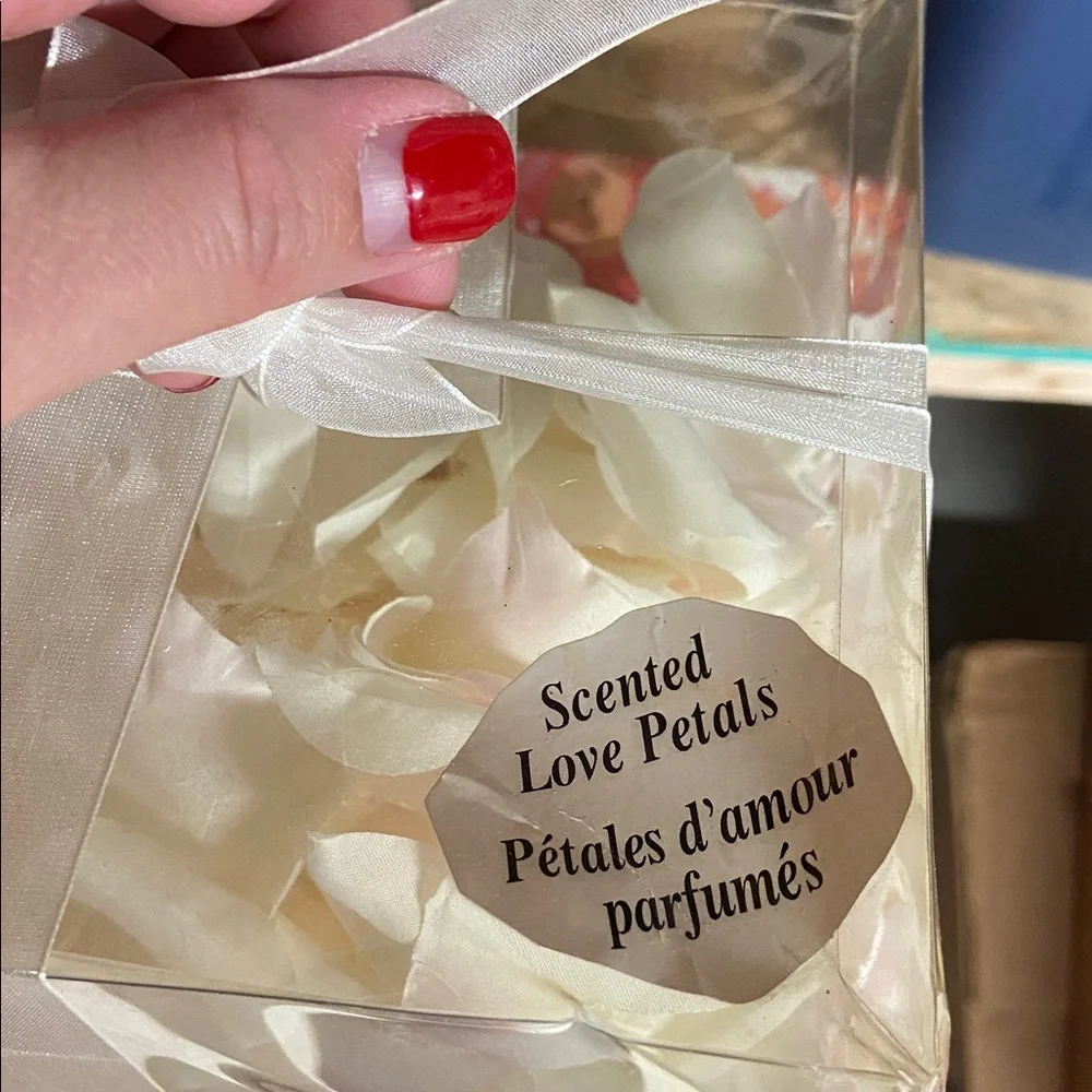 🆕 La Vie En Rose Scented Petals - Picture 2 of 3